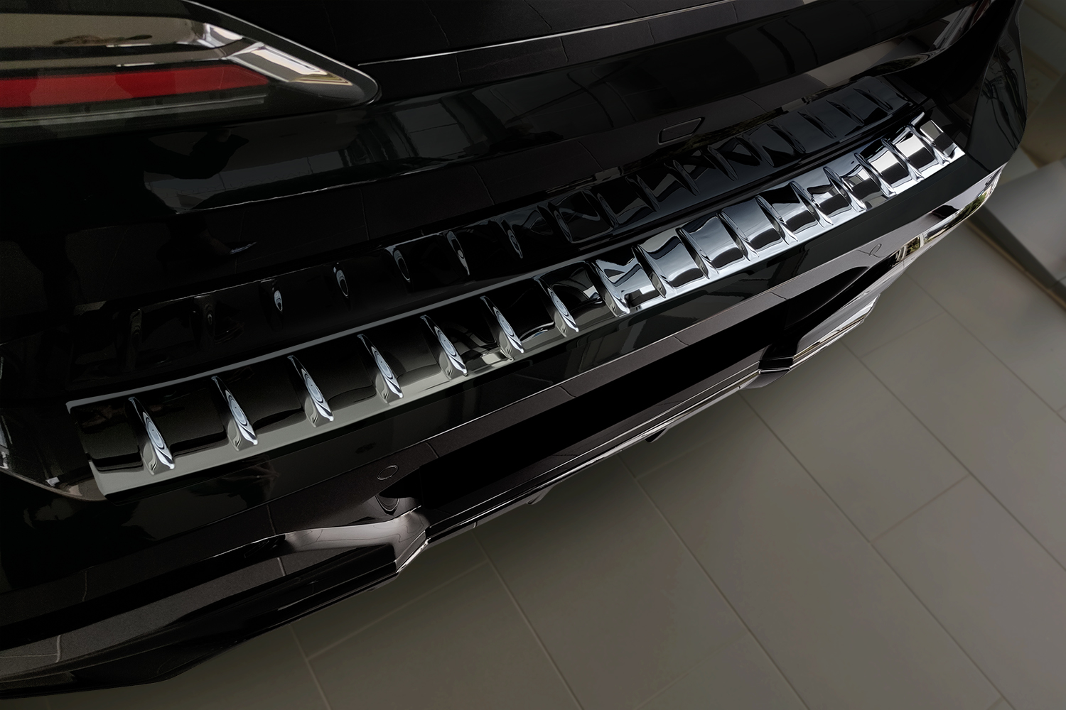 Rear bumper protector BMW 7 Series (G70) 2022-present 4-door saloon stainless steel high gloss black