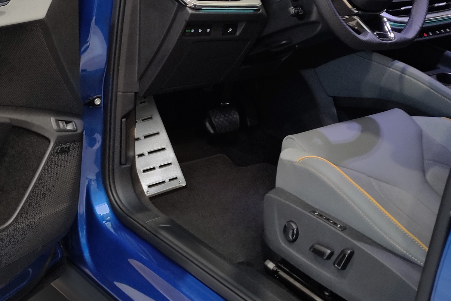 Garniture repose-pied Audi Enyaq iV 2020-présent acier inox brossé