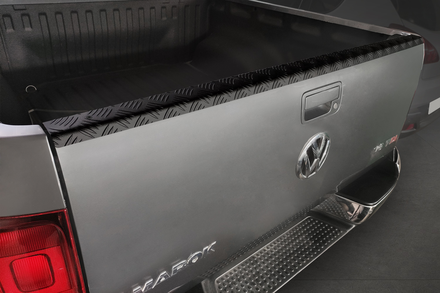 Protection de bord de hayon Volkswagen Amarok 2011-2022 aluminium tôle larmée noir mat