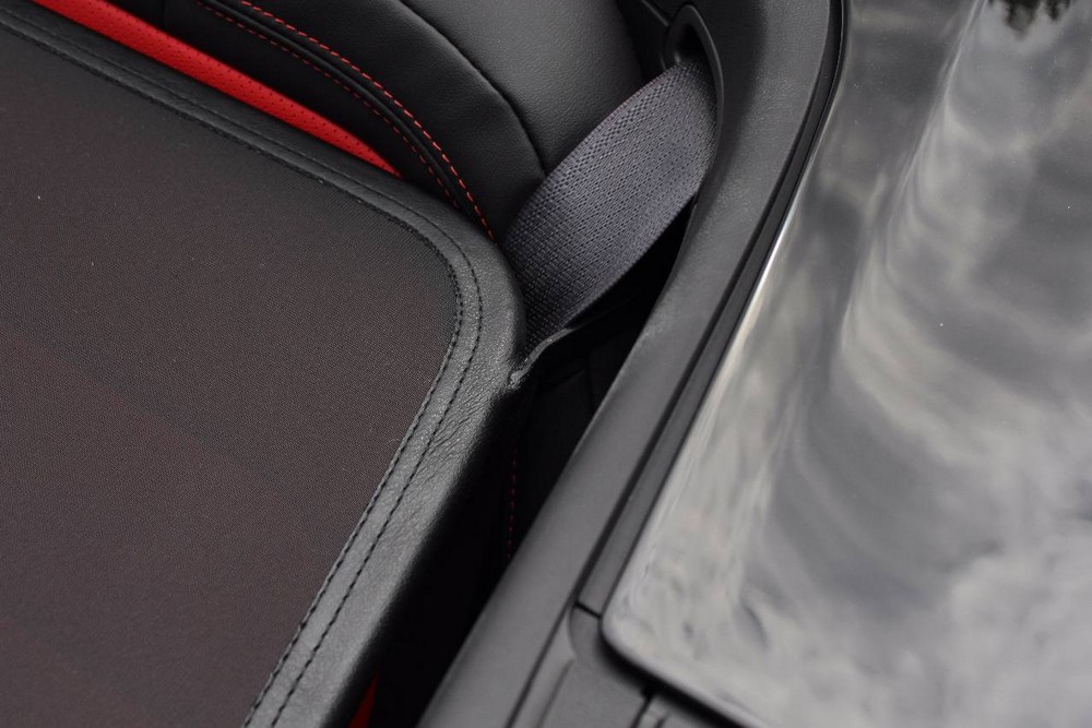 CHR3CA6CD Cabriolet wind deflector Chevrolet Camaro 6 Convertible 2016-present Black (3)