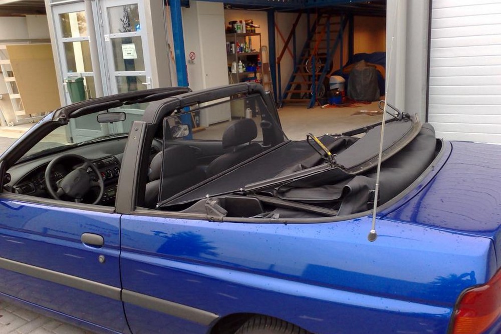 FOR1ESCD Cabriolet wind deflector Ford Escort (MK5 & MK6) 1981-1998 Black (5)