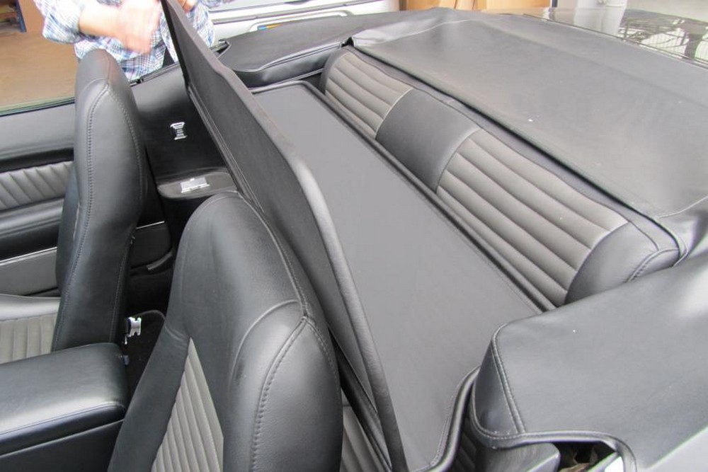 FOR1MUSTCD Cabriolet wind deflector Ford Mustang I 1971-1973 Black (12)