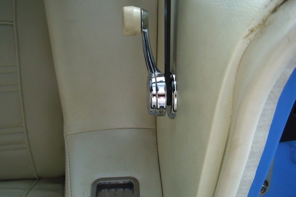 FOR2MUSTCD Cabriolet wind deflector Ford Mustang I 1964-1970 Black (4)