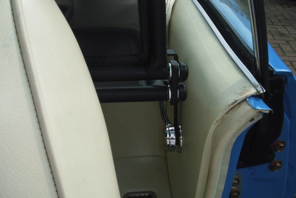 FOR2MUSTCD Cabriolet wind deflector Ford Mustang I 1964-1970 Black (8)