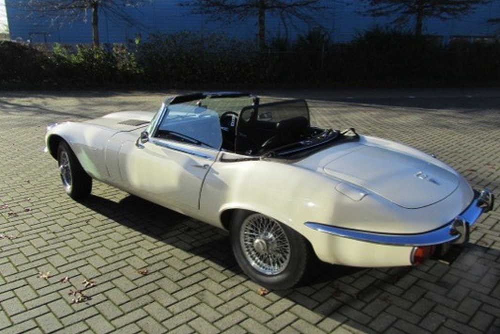 JAG2ETCD Cabriolet wind deflector Jaguar E-Type (Serie 3) 1971-1975 Black (4)