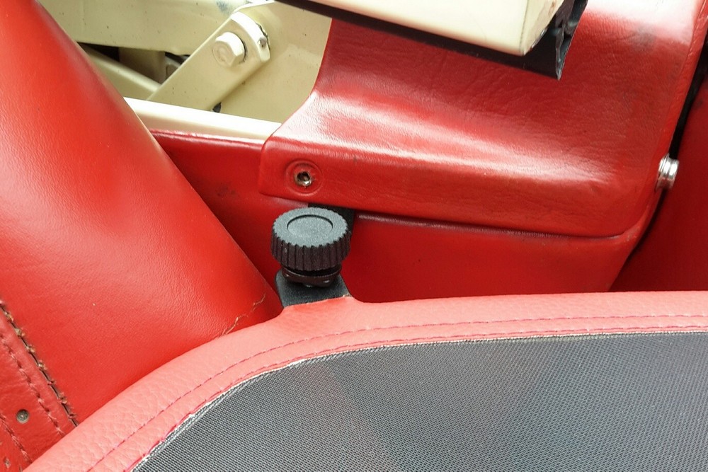 MB4SCLCD Cabriolet wind deflector Mercedes-Benz S-Class (W111) 1961-1971 Red (12)