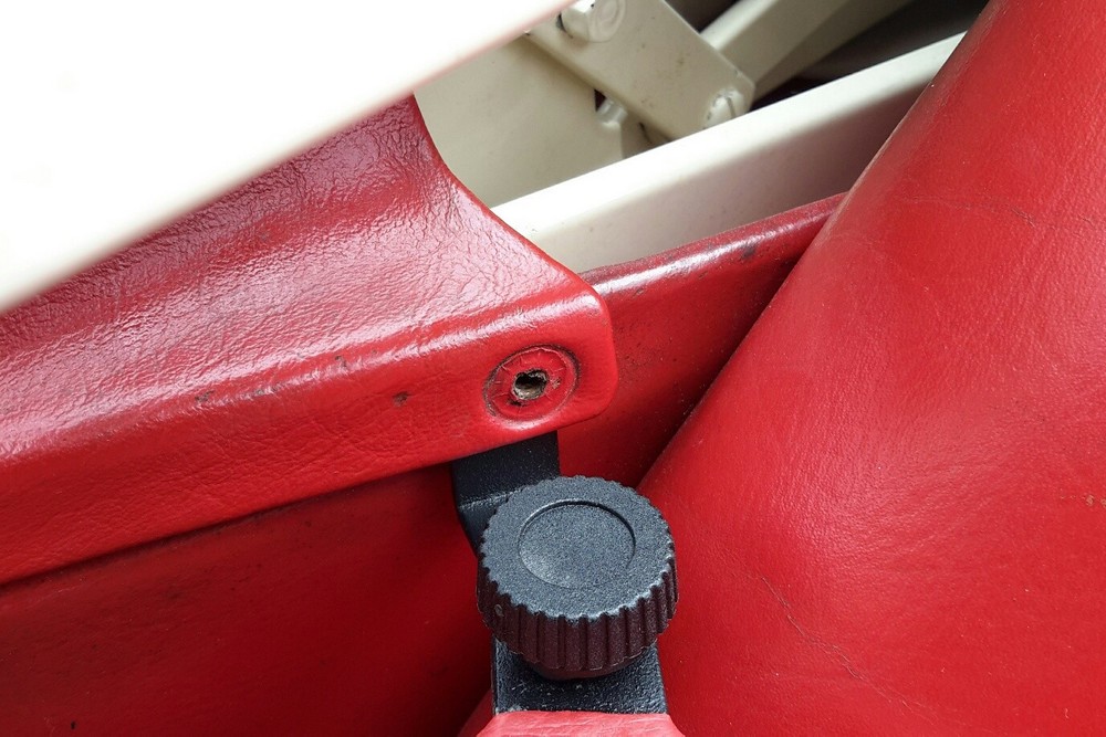 MB4SCLCD Cabriolet wind deflector Mercedes-Benz S-Class (W111) 1961-1971 Red (4)