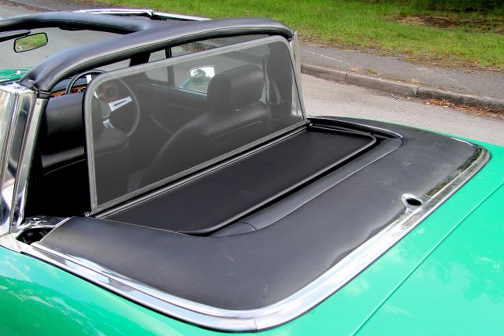 TRI1STCD Cabriolet wind deflector Triumph Stag 1965-1980 Black (5)