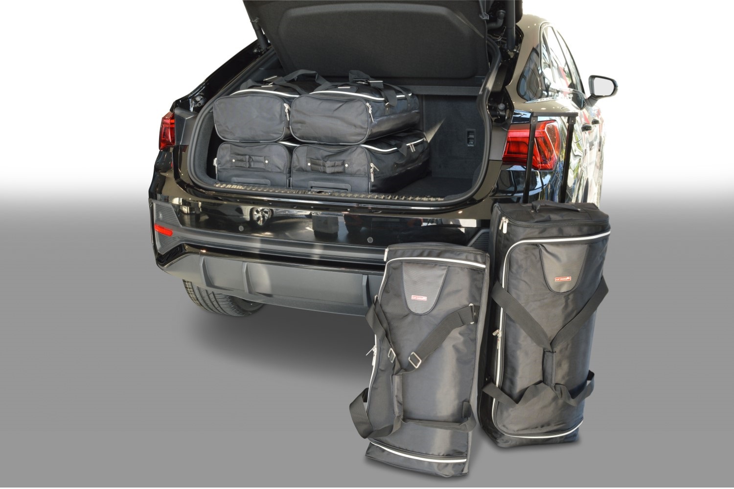 AZUGA Kofferraumwanne Kofferraumschutz BOOTECTOR passend für Audi Q3  Sportback ab 2019, für Audi Q3 Sportback SUV