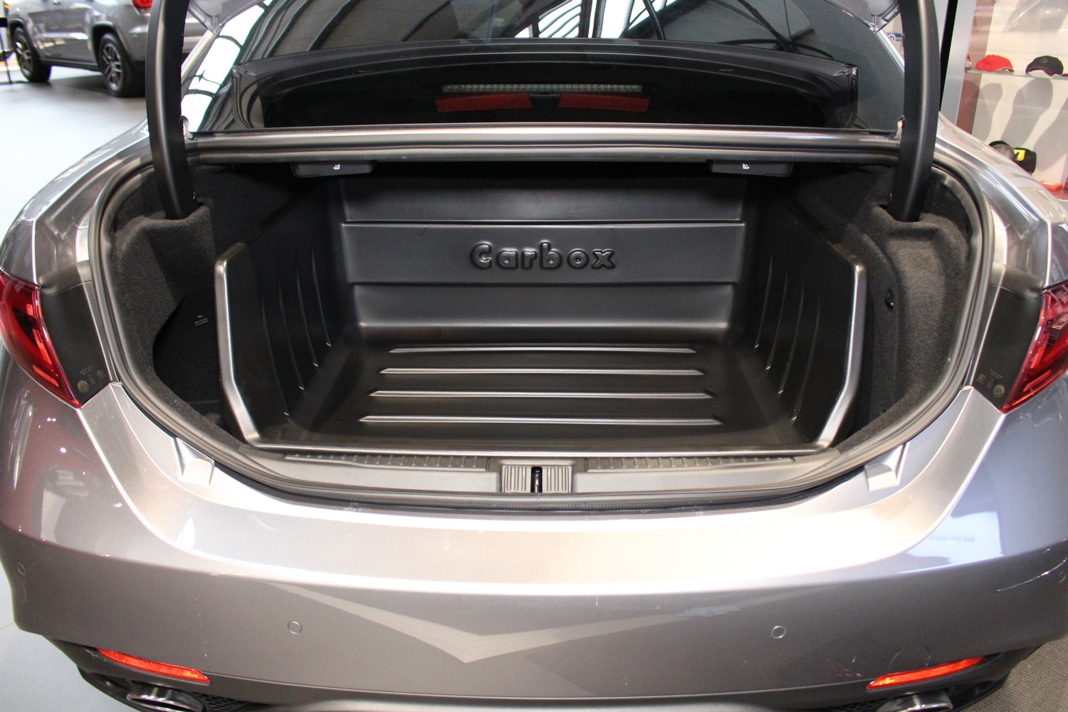Boot liner suitable for Alfa Romeo Giulia (952) 2016-present 4-door saloon Boot-Guard 92 x 60 high wall