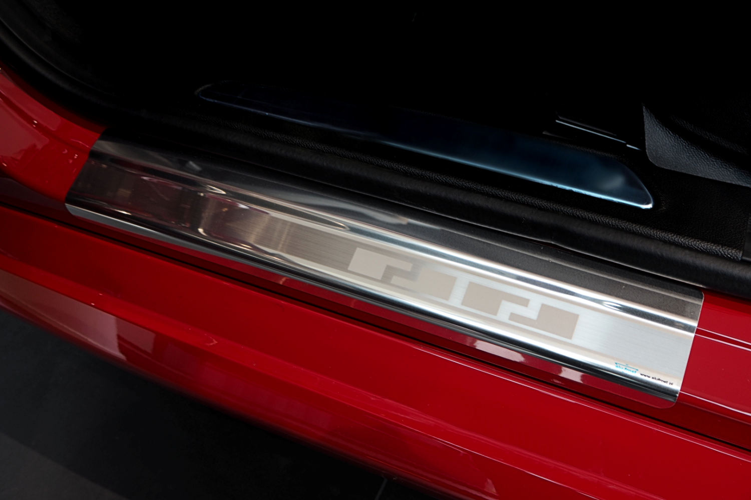 Door sill plates suitable for Alfa Romeo Giulia (952) 2016-present 4-door saloon stainless steel brushed