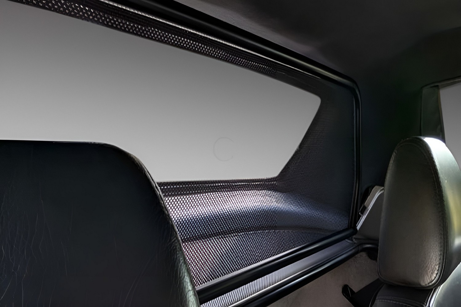 Wind deflector suitable for Alfa Romeo Spider (916) 1995-2006 Black (ALF3SPCD) (3)