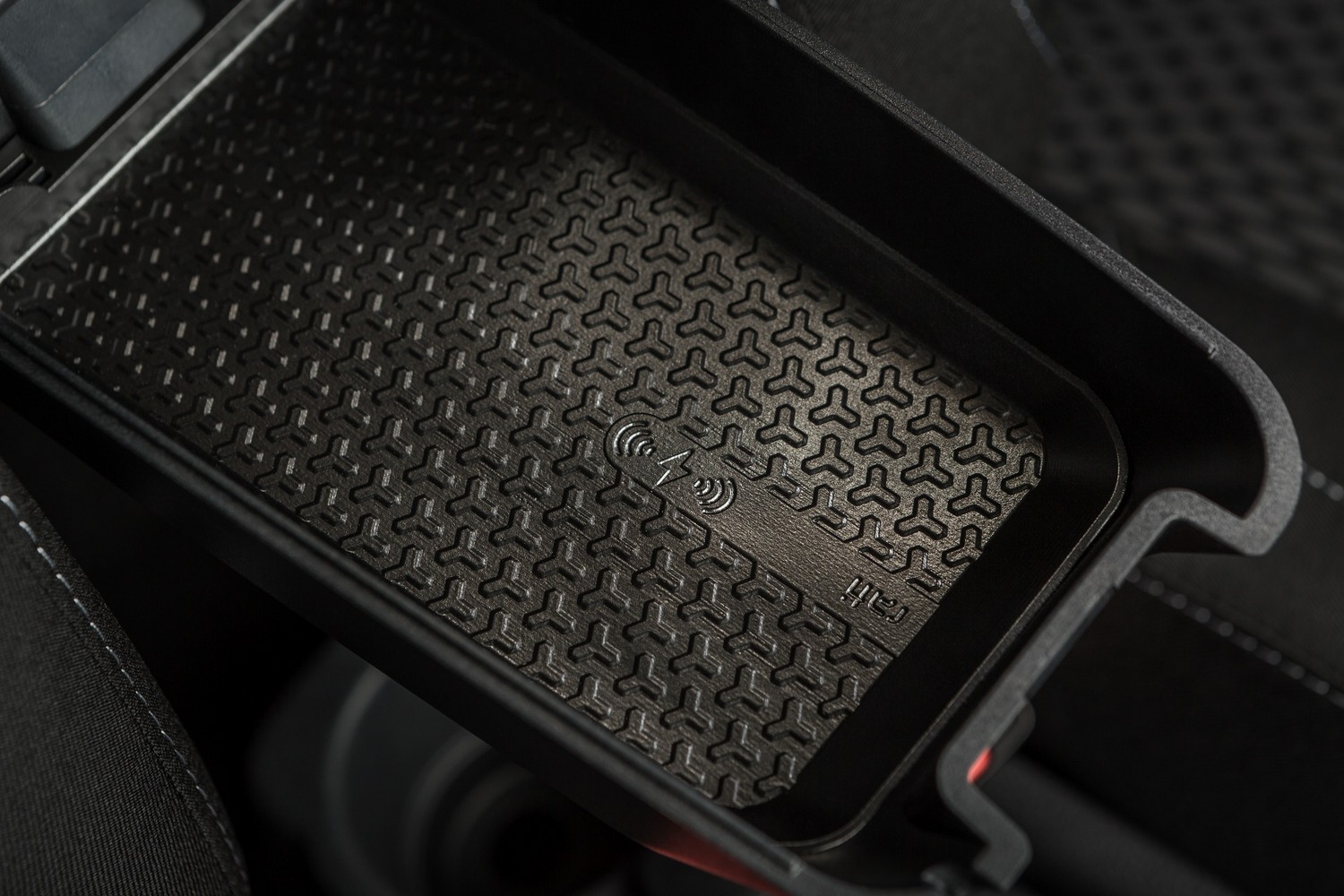 Wireless charger for armrest Armster 3 (2)