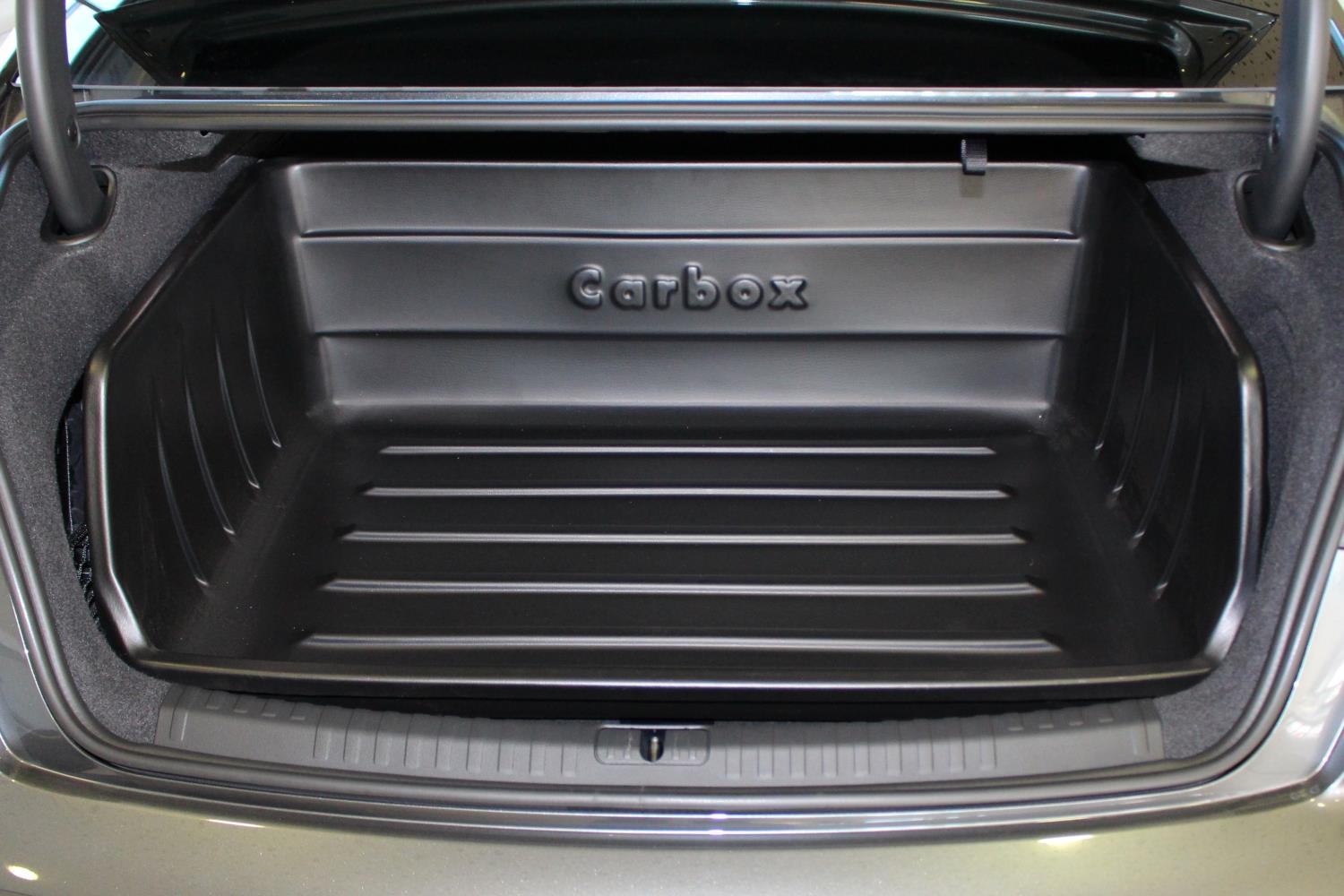 Kofferbakschaal Audi A6 (C8) 2018-heden 4-deurs sedan Carbox Classic YourSize 106 x 90 hoogwandig