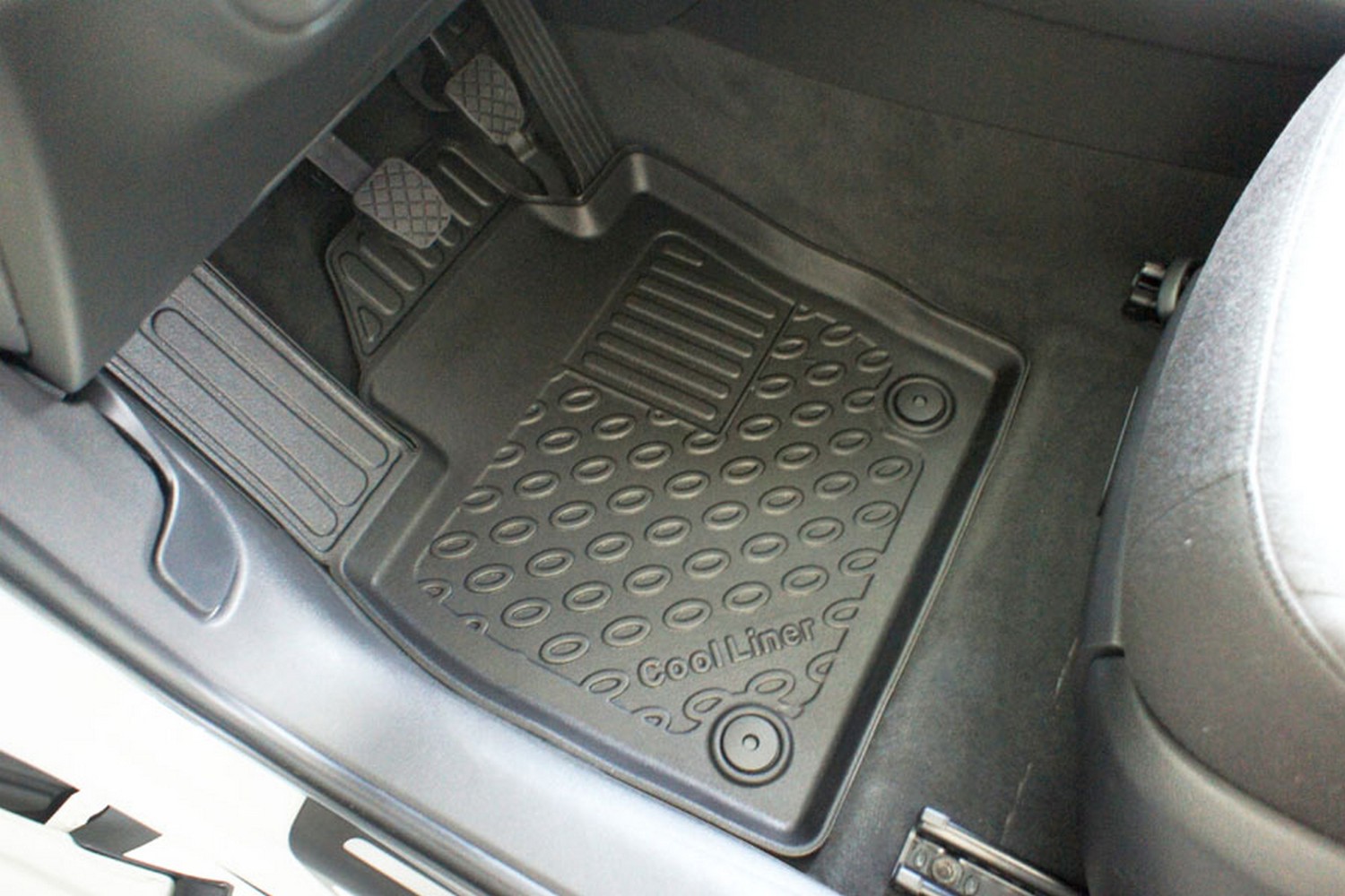 Car mats suitable for Audi Q3 (8U) 2011-2018 Cool Liner PE/TPE rubber (AUD1Q3FM-C) (2) Car mats suitable for Audi Q3 (8U) 2011-2018 Cool Liner PE/TPE rubber (AUD1Q3FM-C) (2)