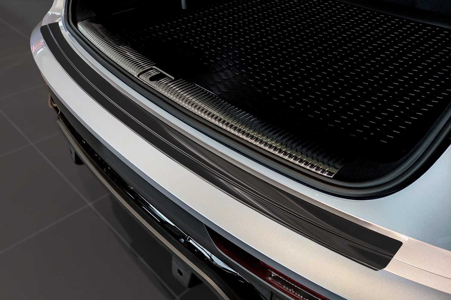 Protection de seuil de coffre Audi Q5 Sportback (FYT) 2021-présent acier inox brossé anthracite