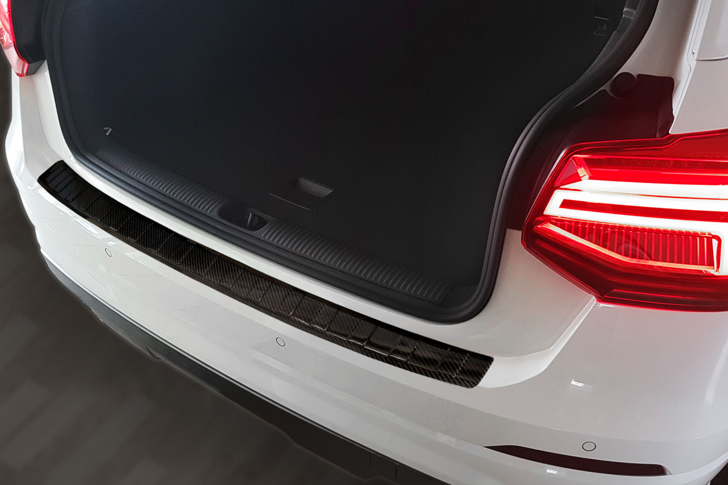 Rear bumper protector suitable for Audi Q2 (GA) 2016-2020 carbon