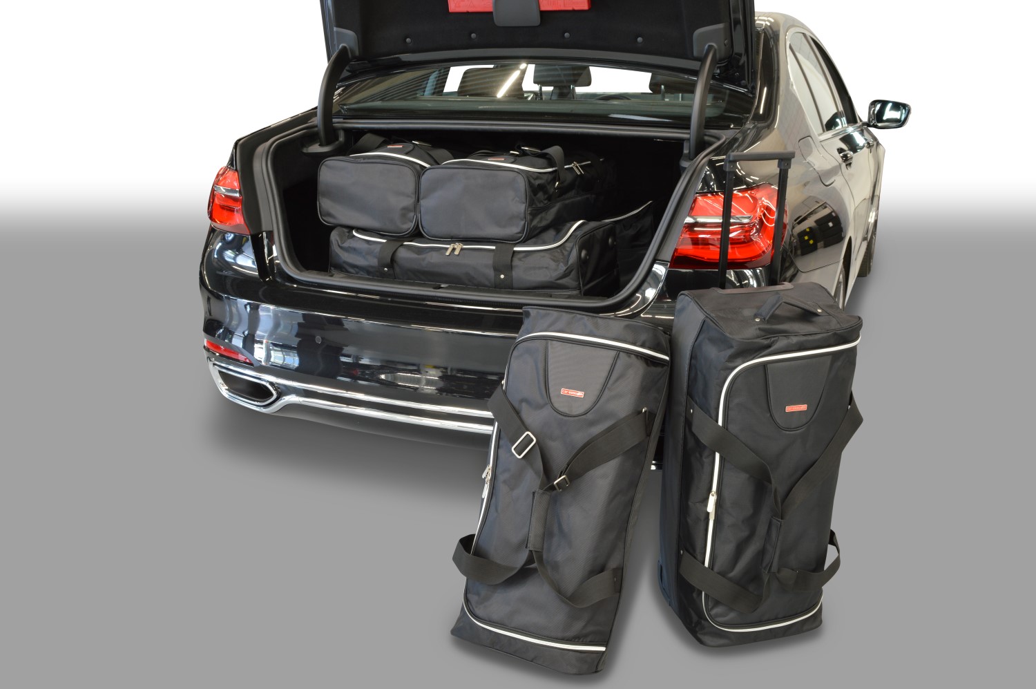 Travel bag set suitable for BMW 7 Series (G11 - G12) 2015-2022 4-door saloon Original