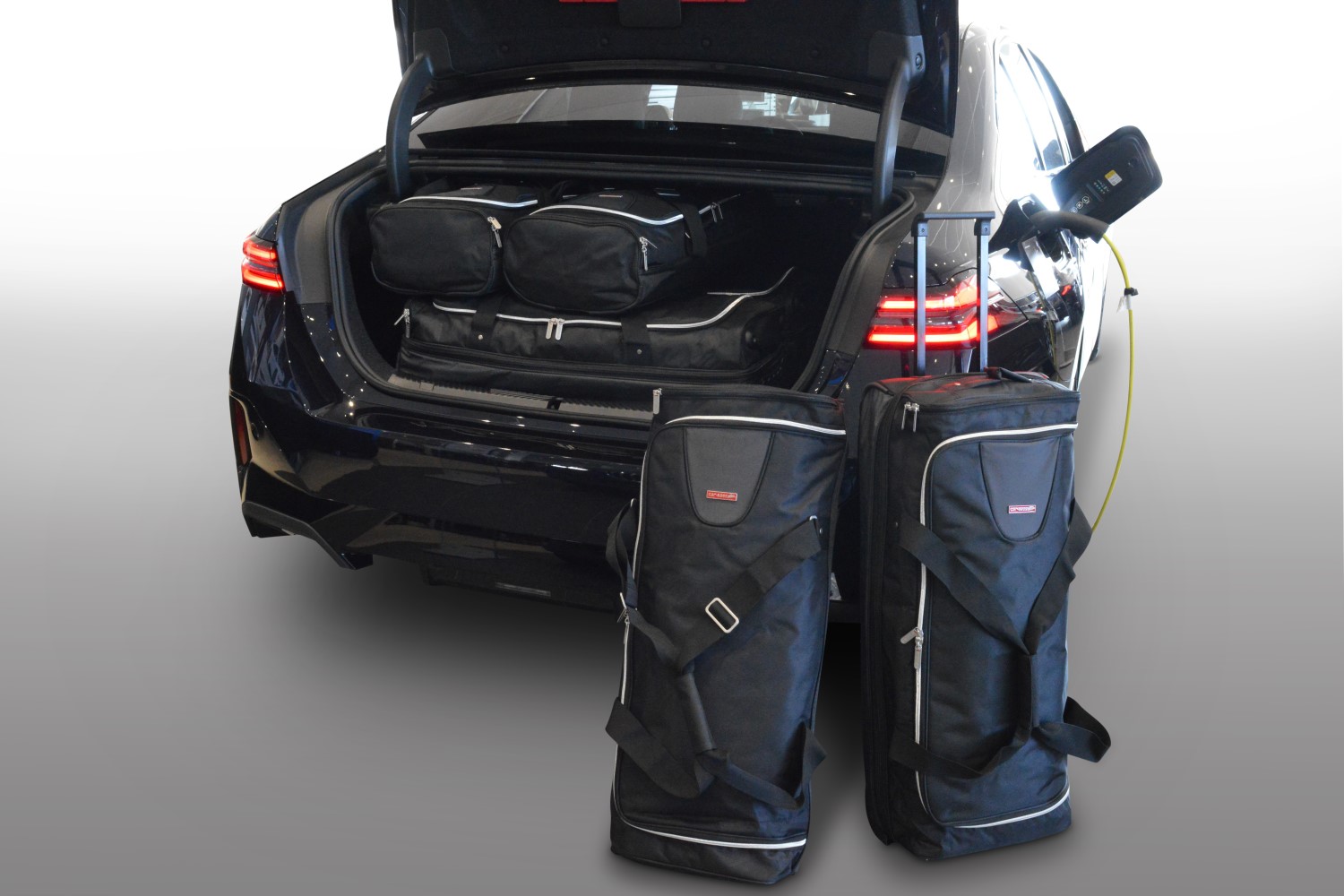 Travel bag set suitable for BMW i5 (G60) 2023-present 4-door saloon Original