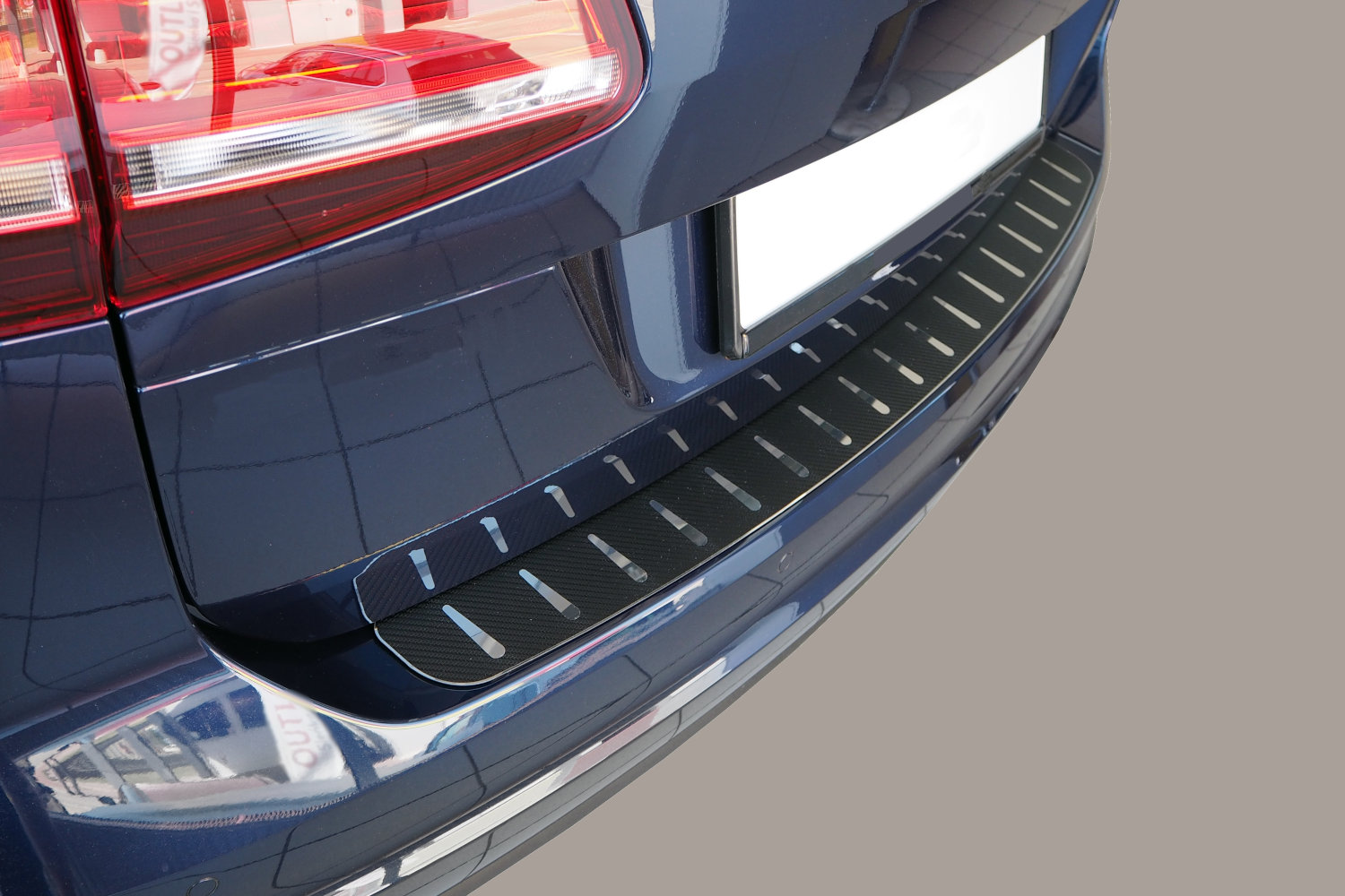 Rear bumper protector Toyota Auris II 2012-2015 5-door hatchback stainless steel - carbon foil