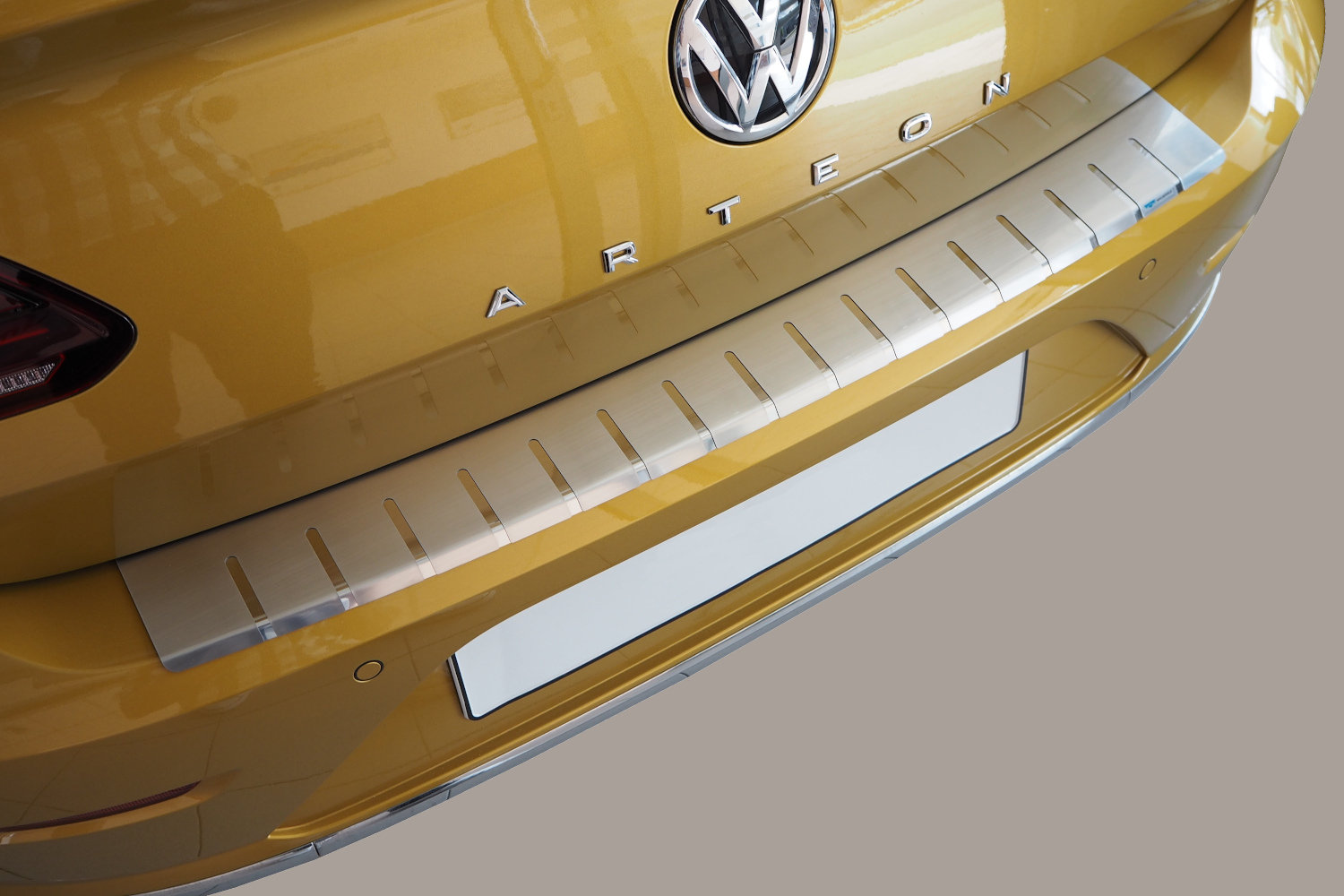 Rear bumper protector suitable for Nissan Qashqai (J12) 2021-present stainless steel brushed