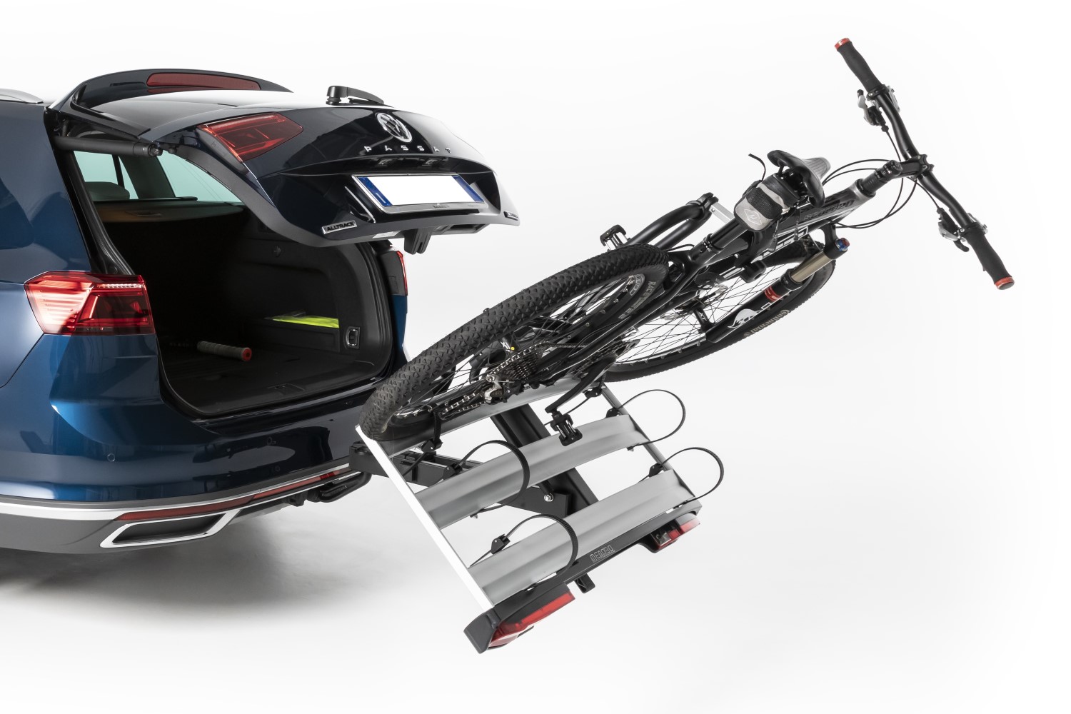 bcme1ai3-bike-carrier-menabo-alioth-3-4.jpg bcme1ai3-bike-carrier-menabo-alioth-3-4.jpg