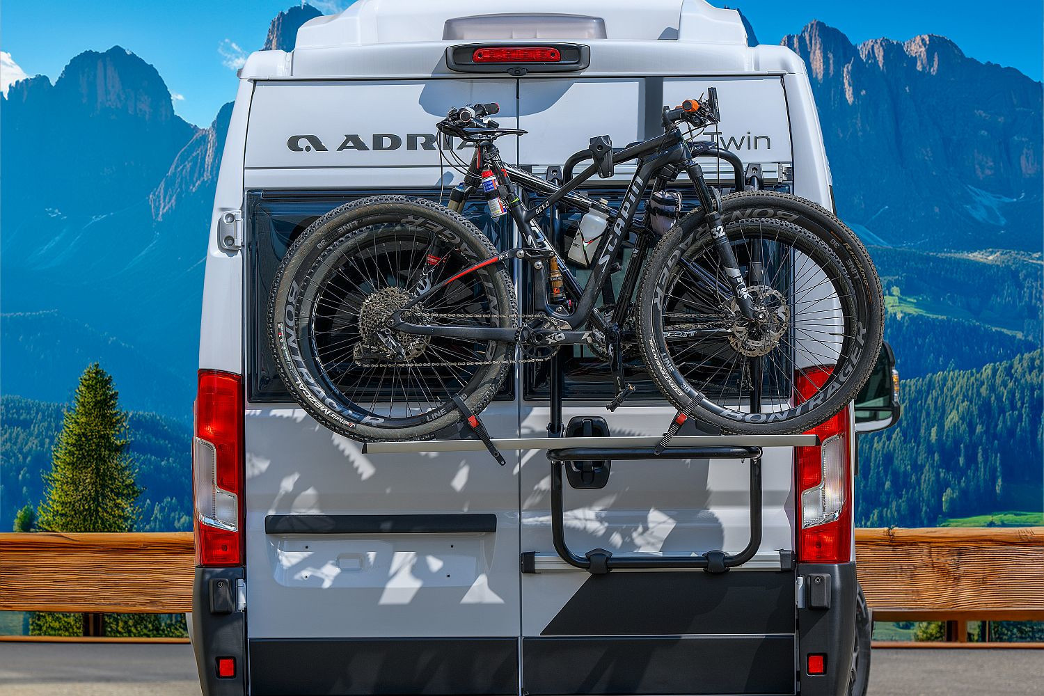 Menabo Tremont Bike carrier / Fahrradträger / Fietsendrager / Porte-vélo (4) Menabo Tremont Bike carrier / Fahrradträger / Fietsendrager / Porte-vélo (4)