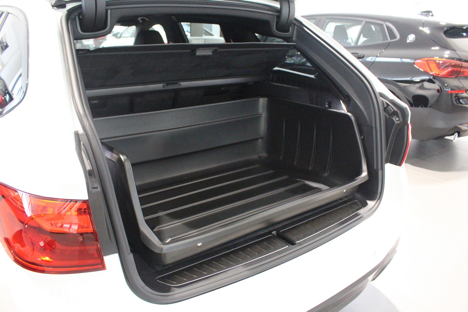 Boot liner suitable for BMW 5 Series Touring (G31) 2017-2024 wagon Boot-Guard 106 x 90 x 33 cm (BMW105SBG) (2) Boot liner suitable for BMW 5 Series Touring (G31) 2017-2024 wagon Boot-Guard 106 x 90 x 33 cm (BMW105SBG) (2)