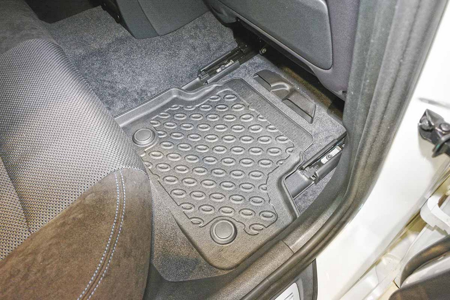 Car mats suitable for BMW 5 Series (G30) 2017-2023 4-door saloon Cool Liner PE/TPE rubber (BMW115SFM-C) (5) Car mats suitable for BMW 5 Series (G30) 2017-2023 4-door saloon Cool Liner PE/TPE rubber (BMW115SFM-C) (5)