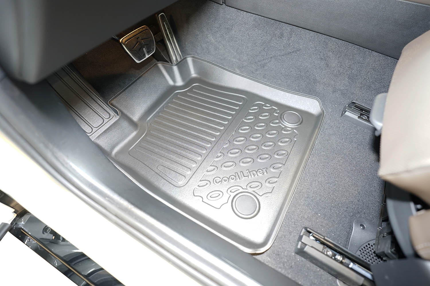 Car mats suitable for BMW 5 Series (G60) 2023-present 4-door saloon Cool Liner PE/TPE rubber (BMW135SFM-C) (2) Car mats suitable for BMW 5 Series (G60) 2023-present 4-door saloon Cool Liner PE/TPE rubber (BMW135SFM-C) (2)