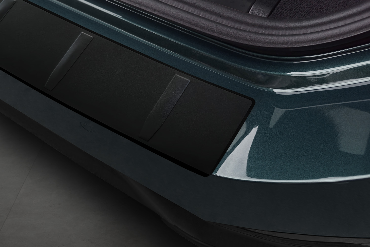 Rear bumper protector suitable for BMW 5 Series Touring (G61) 2024-present wagon stainless steel matt black (3) Rear bumper protector suitable for BMW 5 Series Touring (G61) 2024-present wagon stainless steel matt black (3)