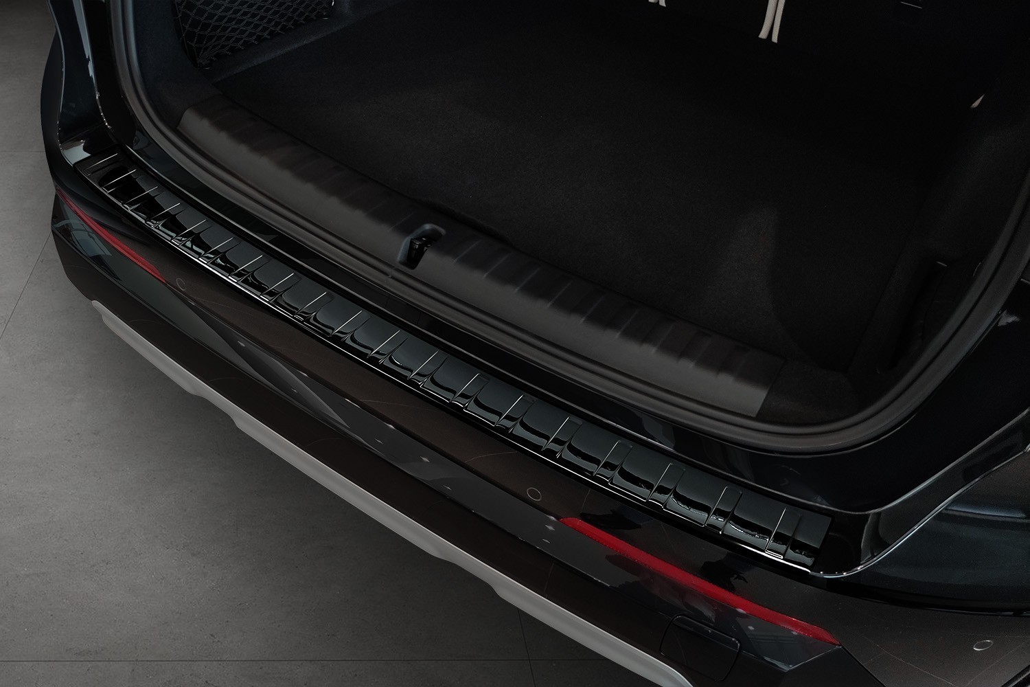 Protection de seuil de coffre BMW X1 (U11) acier inox haute brillance noir