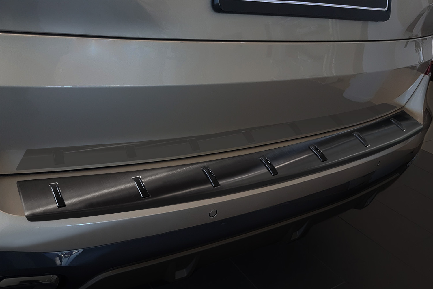 Rear bumper protector suitable for BMW X5 (G05) 2018-present stainless steel brushed anthracite - Strong