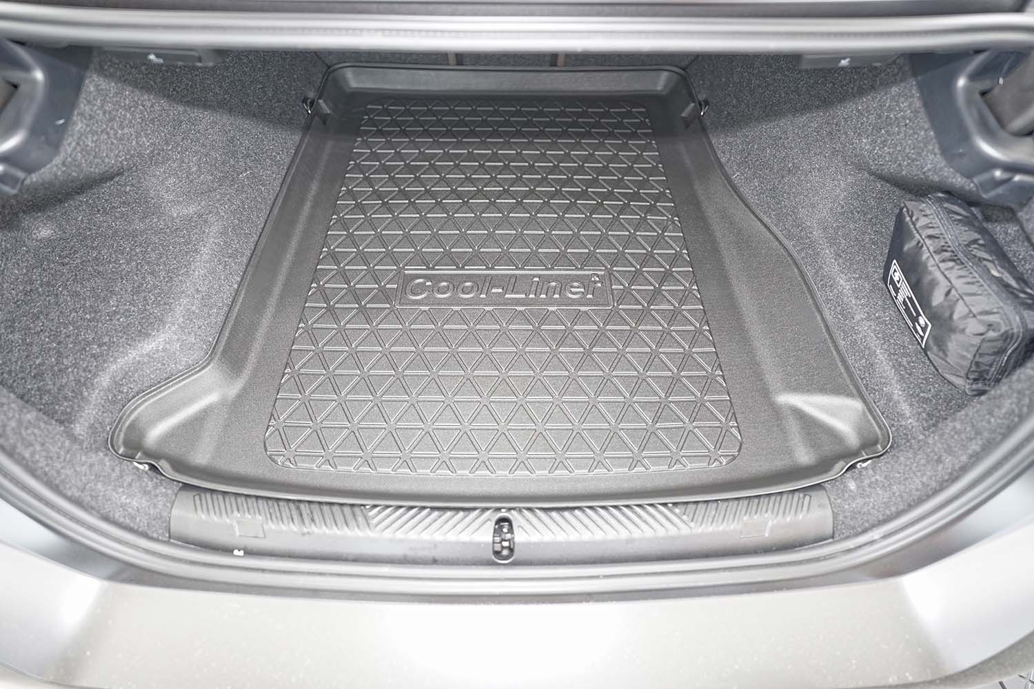 Boot mat suitable for BMW i5 (G60) 2023-present 4-door saloon Cool Liner anti slip PE/TPE rubber (BMW2I5TM-C) (4) Boot mat suitable for BMW i5 (G60) 2023-present 4-door saloon Cool Liner anti slip PE/TPE rubber (BMW2I5TM-C) (4)