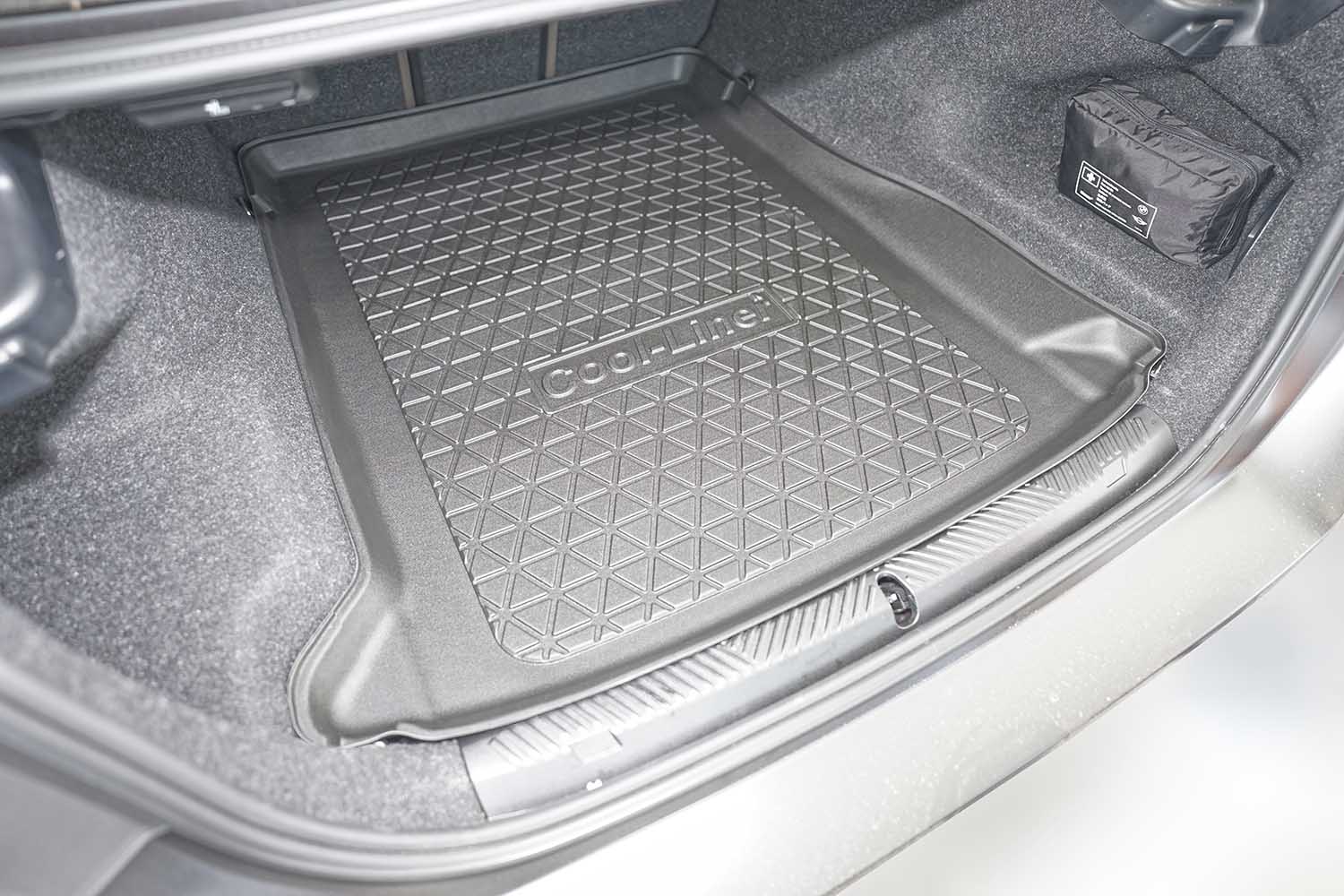Boot mat suitable for BMW i5 (G60) 2023-present 4-door saloon Cool Liner anti slip PE/TPE rubber (BMW2I5TM-C) (6) Boot mat suitable for BMW i5 (G60) 2023-present 4-door saloon Cool Liner anti slip PE/TPE rubber (BMW2I5TM-C) (6)