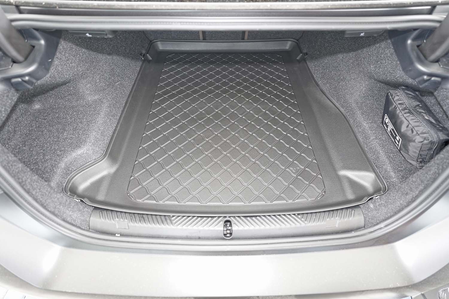 Boot mat suitable for BMW i5 (G60) 2023-present 4-door saloon Guardliner anti slip PE/TPE rubber (BMW2I5TM-G) (4)