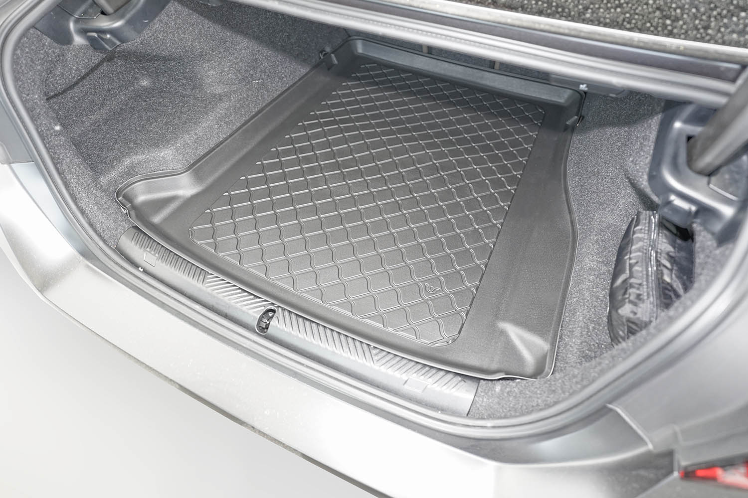 Boot mat suitable for BMW i5 (G60) 2023-present 4-door saloon Guardliner anti slip PE/TPE rubber (BMW2I5TM-G) (5)