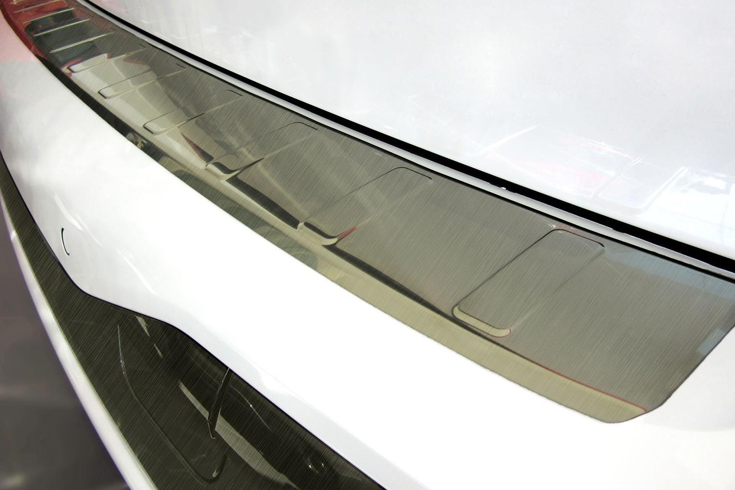 Protection de seuil de coffre BMW X7 (G07) 2019-présent acier inox aspect titane