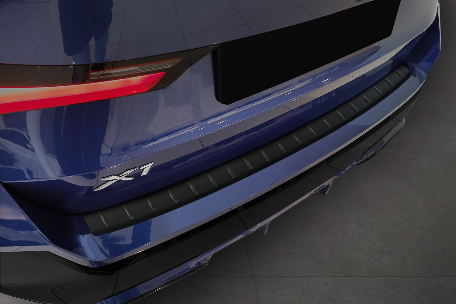 Rear bumper protector suitable for BMW iX1 (U11) 2022-present stainless steel matt black Rear bumper protector suitable for BMW iX1 (U11) 2022-present stainless steel matt black