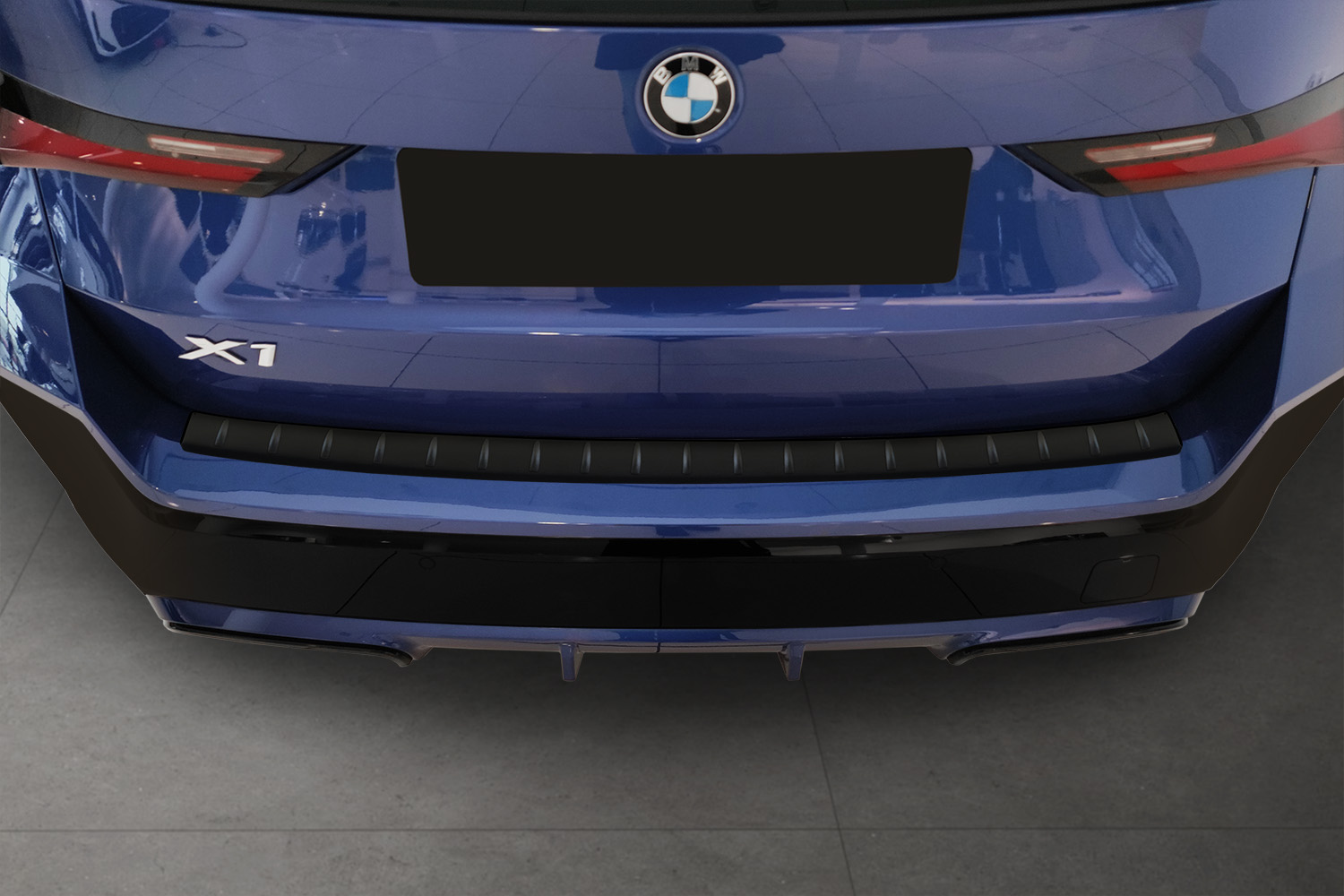 Rear bumper protector suitable for BMW iX1 (U11) 2022-present stainless steel matt black (3) Rear bumper protector suitable for BMW iX1 (U11) 2022-present stainless steel matt black (3)