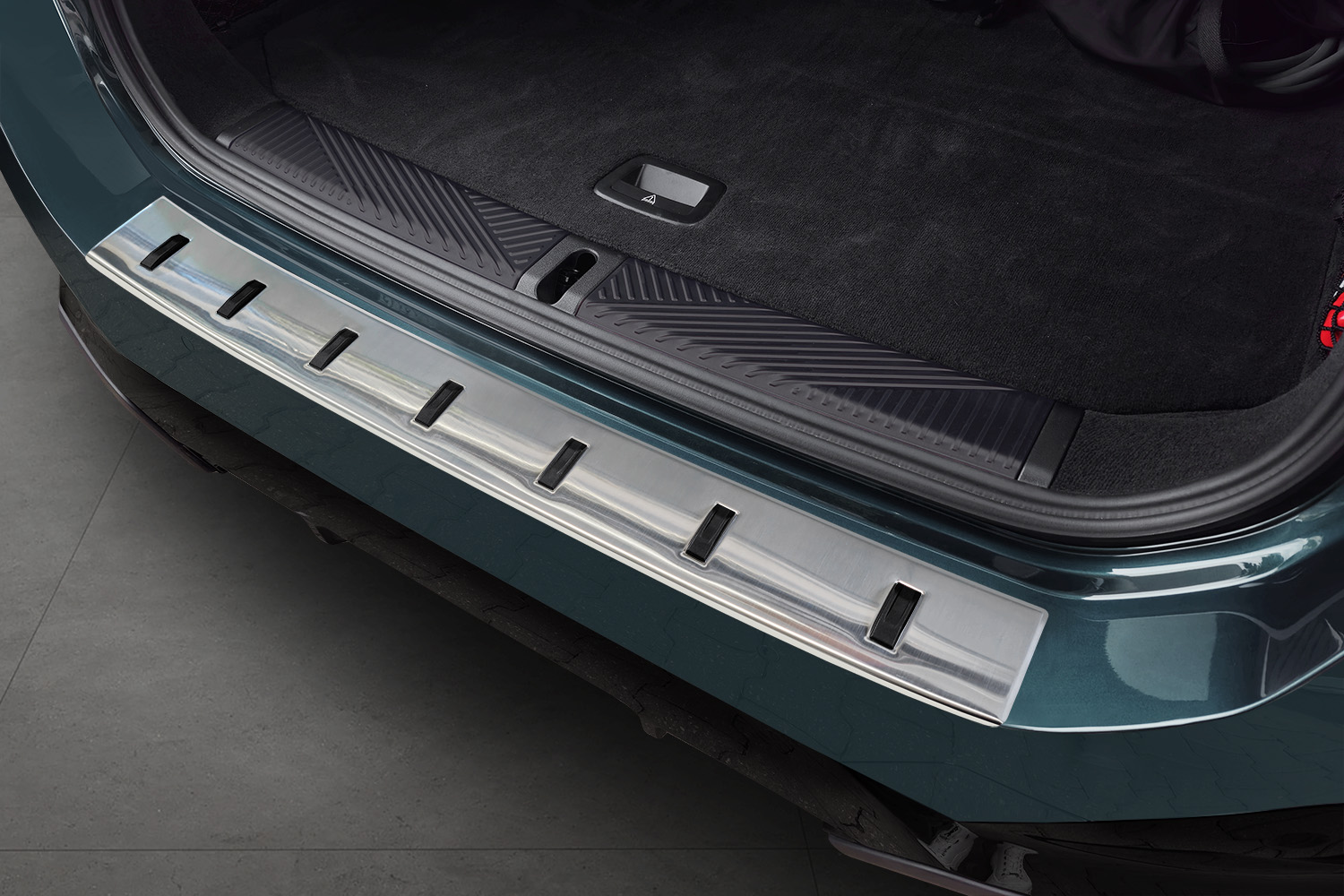 Rear bumper protector suitable for BMW 5 Series Touring (G61) 2024-present wagon stainless steel brushed (2)