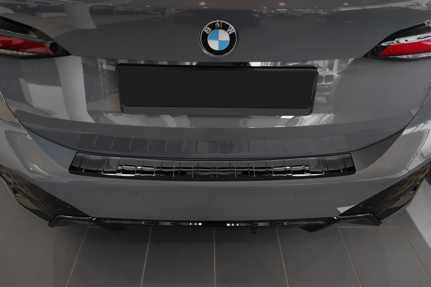 2er (U06) BMW CPE schwarz Active Hochglanz | Ladekantenschutz Edelstahl Tourer