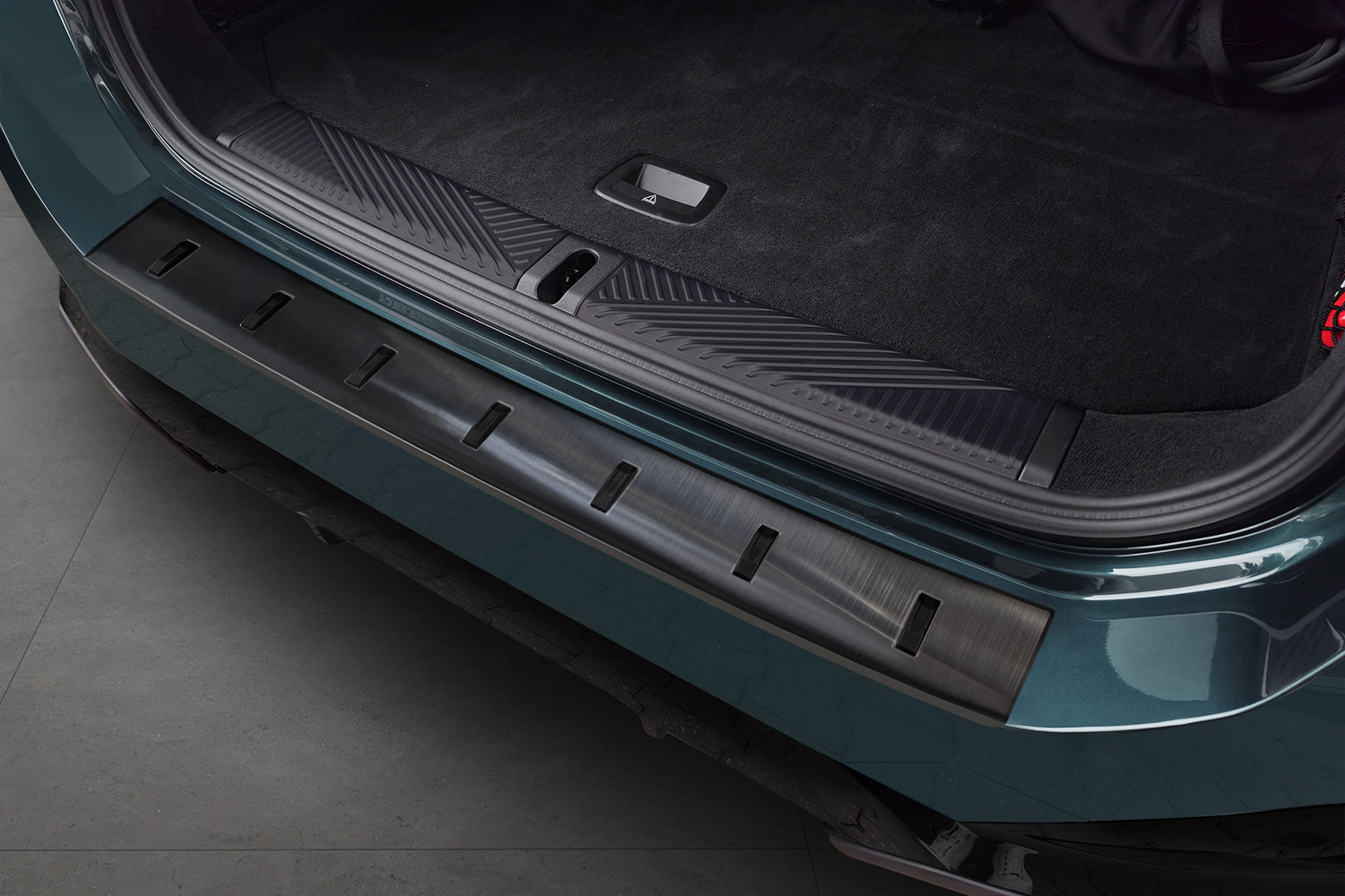 Rear bumper protector suitable for BMW 5 Series Touring (G61) 2024-present wagon stainless steel brushed anthracite - Strong (2) Rear bumper protector suitable for BMW 5 Series Touring (G61) 2024-present wagon stainless steel brushed anthracite - Strong (2)