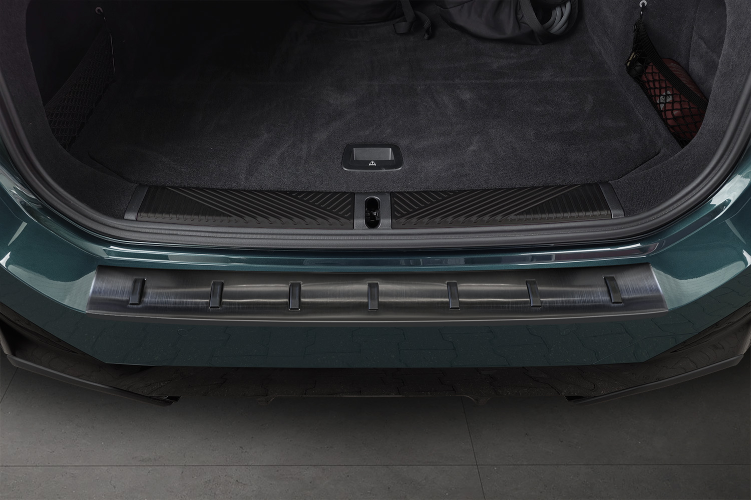 Rear bumper protector suitable for BMW 5 Series Touring (G61) 2024-present wagon stainless steel brushed anthracite - Strong (3) Rear bumper protector suitable for BMW 5 Series Touring (G61) 2024-present wagon stainless steel brushed anthracite - Strong (3)