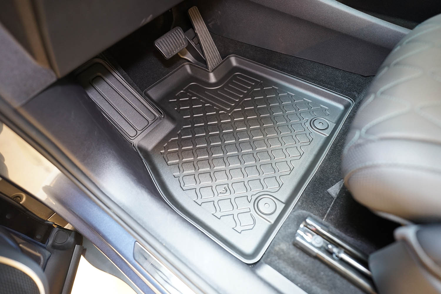 Car mats suitable for BYD Sealion 7 2024-present Guardliner PE/TPE rubber (BYD1S7FM-G) (2)