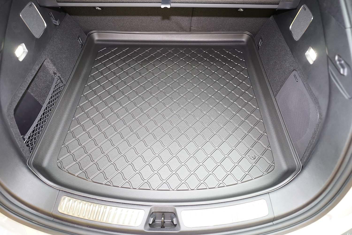 Boot mat suitable for BYD Sealion 7 2024-present Guardliner anti slip PE/TPE rubber (BYD1S7TM-G) (4) Boot mat suitable for BYD Sealion 7 2024-present Guardliner anti slip PE/TPE rubber (BYD1S7TM-G) (4)