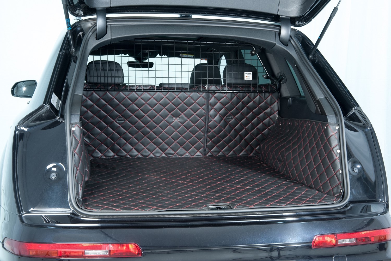 Boot cover suitable for Ford Kuga III 2019-present Kleinmetall Starliner Deluxe - red stitching