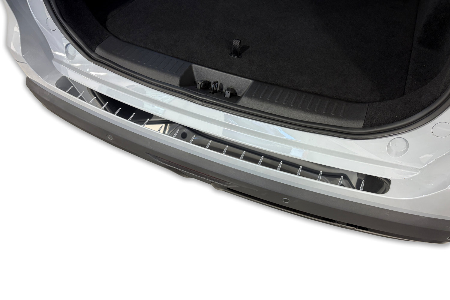 Rear bumper protector suitable for Chery Tiggo 7 2025-present stainless steel high gloss