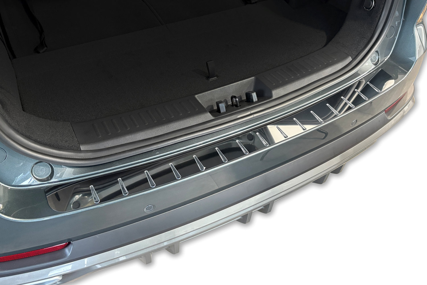 Rear bumper protector suitable for Chery Tiggo 8 2025-present stainless steel high gloss Rear bumper protector suitable for Chery Tiggo 8 2025-present stainless steel high gloss