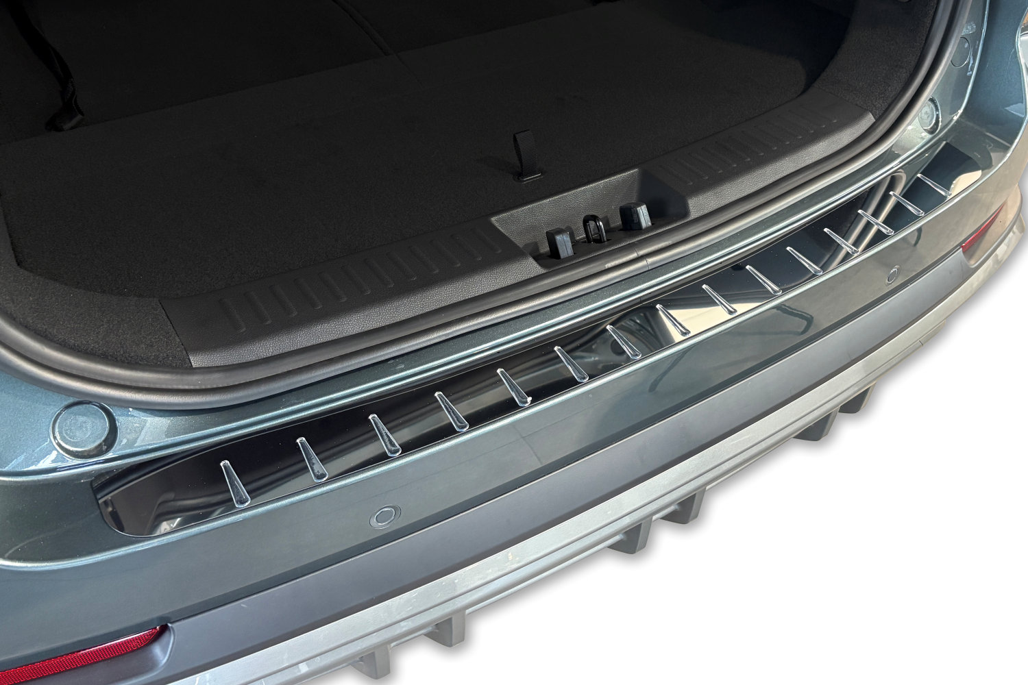 Rear bumper protector suitable for Chery Tiggo 8 2025-present stainless steel high gloss (3)